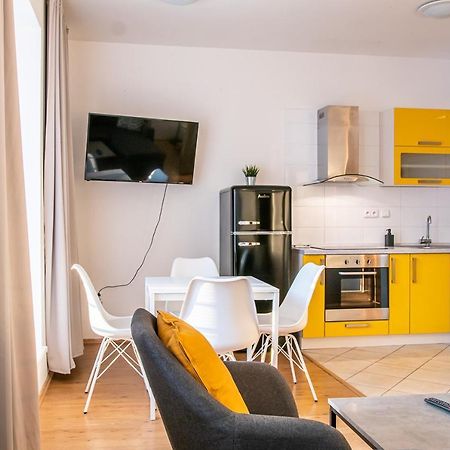 Yellow Apartment Ostrava Eksteriør bilde
