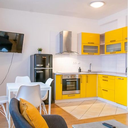 Yellow Apartment Ostrava Eksteriør bilde
