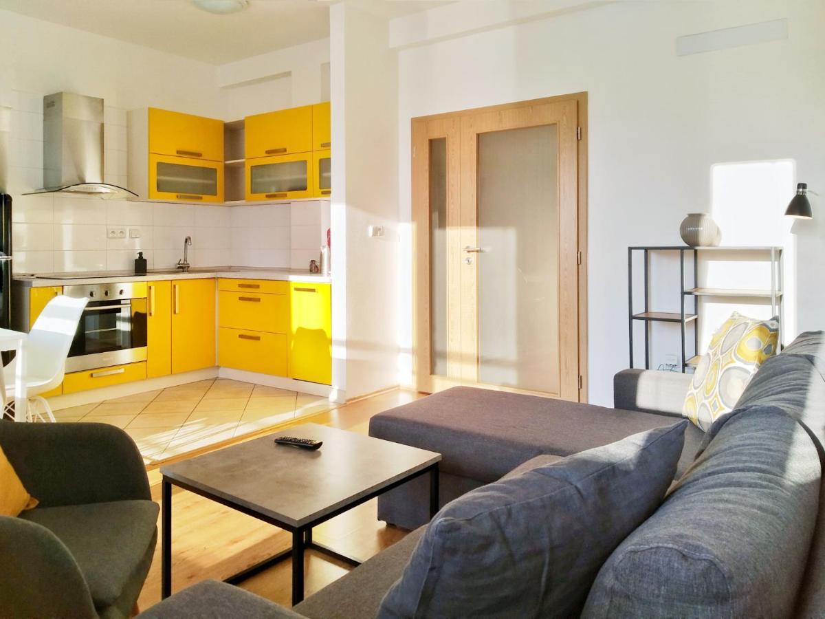 Yellow Apartment Ostrava Eksteriør bilde