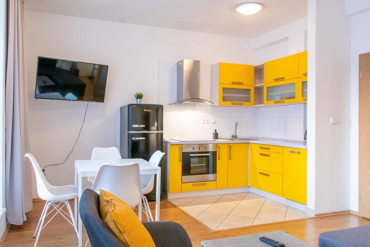 Yellow Apartment Ostrava Eksteriør bilde