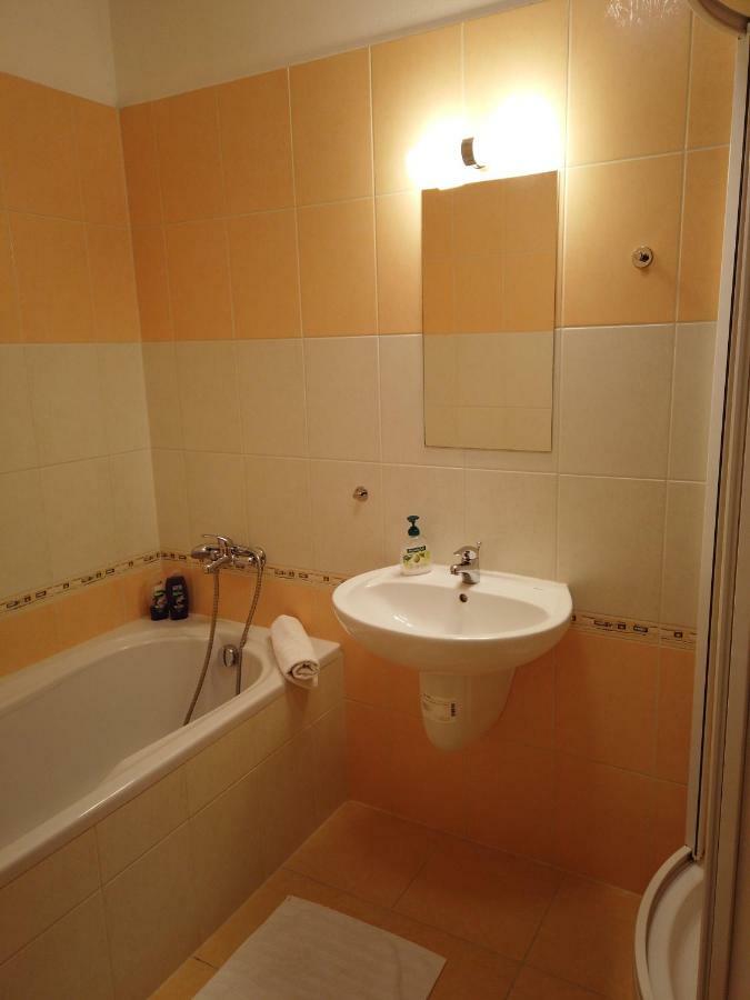 Yellow Apartment Ostrava Eksteriør bilde
